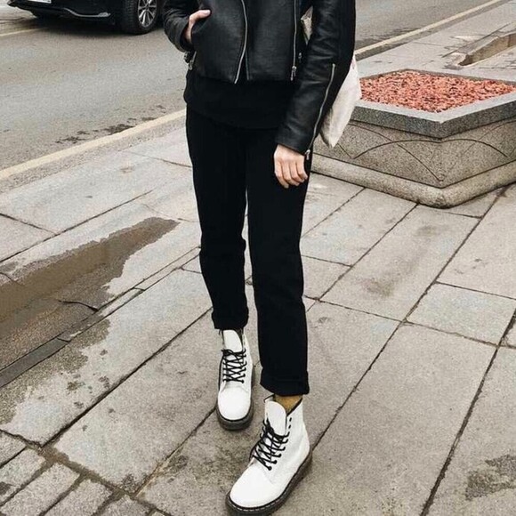 Dr. Martens 1460 Smooth Leather Lace Up Boots 90s Y2k Grunge Streetwear Workwear - Picture 1 of 12